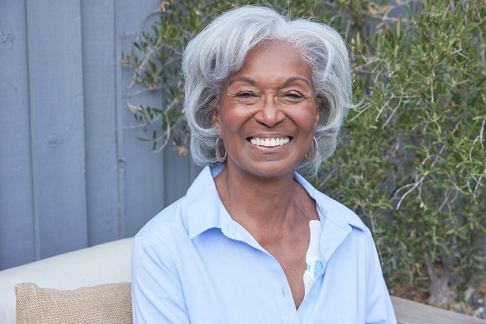 CaridacMonitoring BlackFemaleSmiling TZHolterPatch