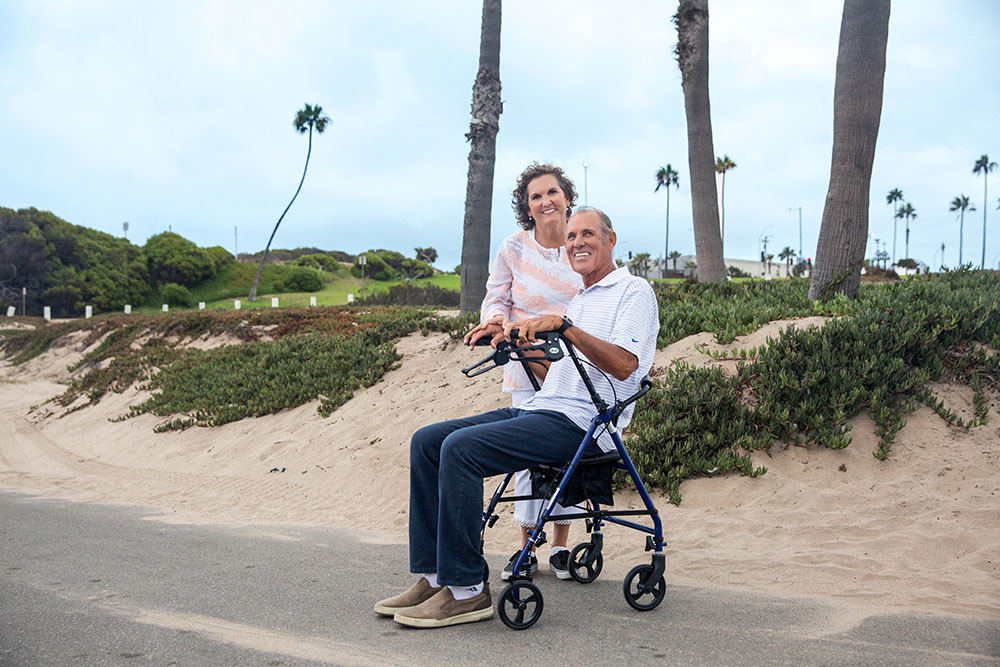 DME WhiteCouple Beach DriveRollator