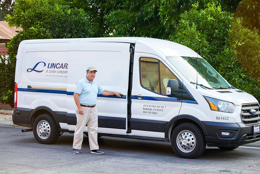 Delivery WhiteMaleLincareRep OpeningLincareVanDoor2