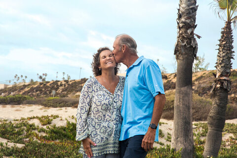 Lifestyle WhiteCouple Malekissingcheek PalmTrees