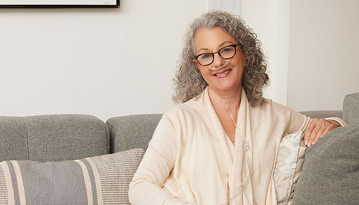 Oxygen WhiteWoman SittingOnCouch NasalCannuala2 cropped